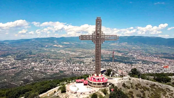La Croce del Millennio di Skopje.